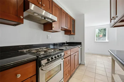 $799,000 | 95 6th Avenue, Huntington Station, NY 11746