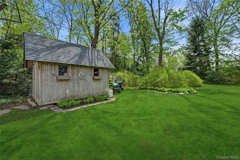 $799,000 | 95 6th Avenue, Huntington Station, NY 11746