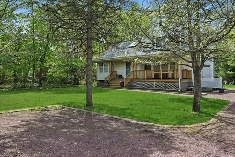 $799,000 | 95 6th Avenue, Huntington Station, NY 11746