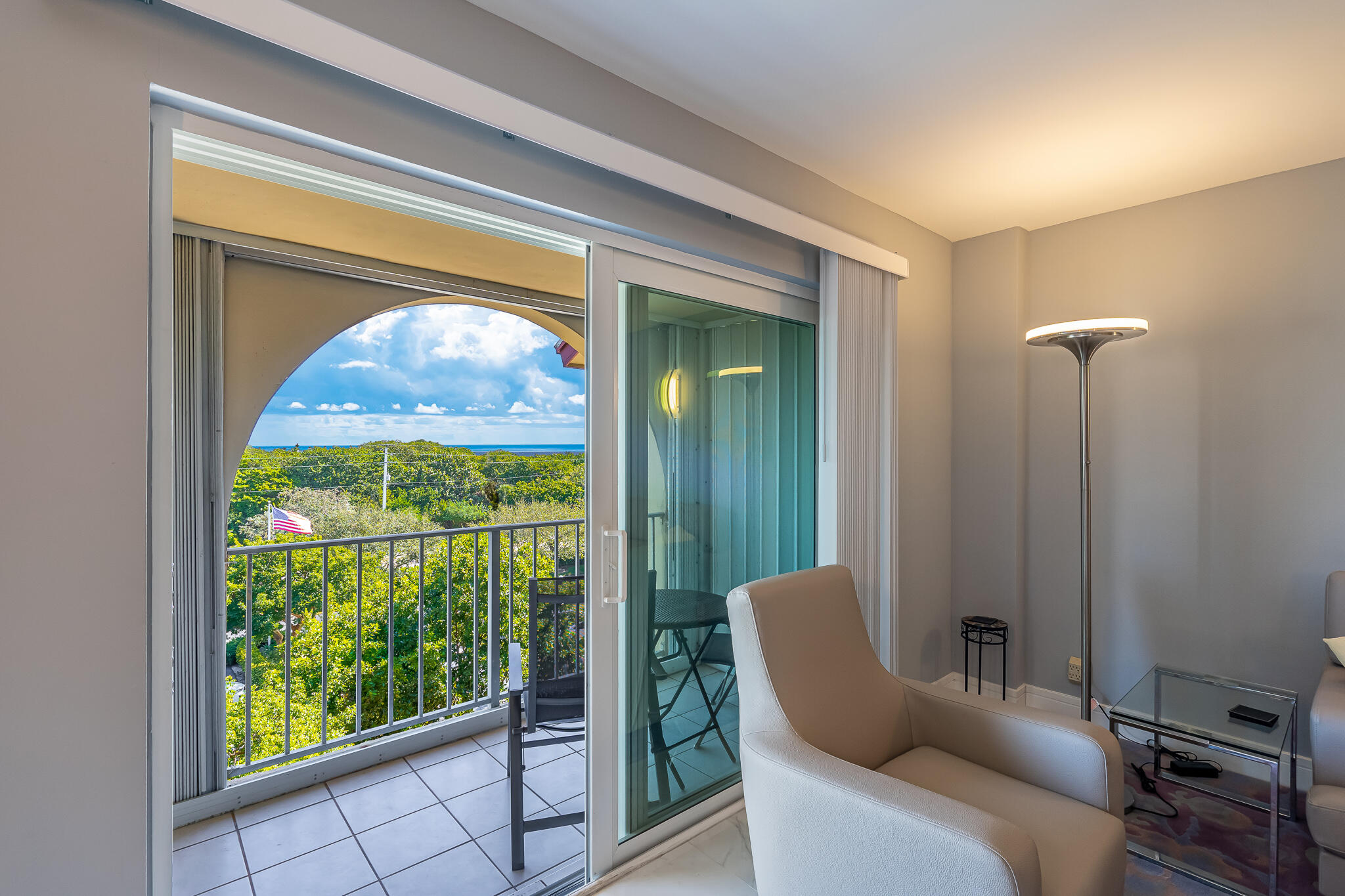 1111 South Ocean Boulevard, Unit 520 Boca Raton, FL 33432 - Photo 17 of 45 Living Room