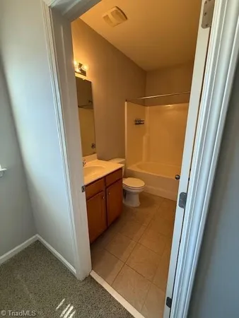 $1,250 | 2422 Eagle Creek Court, Unit 302, Winston-Salem, NC 27103