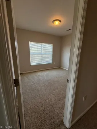 $1,250 | 2422 Eagle Creek Court, Unit 302, Winston-Salem, NC 27103