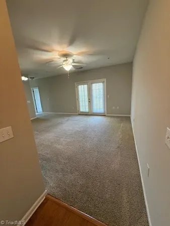 $1,250 | 2422 Eagle Creek Court, Unit 302, Winston-Salem, NC 27103