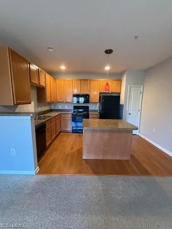 $1,250 | 2422 Eagle Creek Court, Unit 302, Winston-Salem, NC 27103