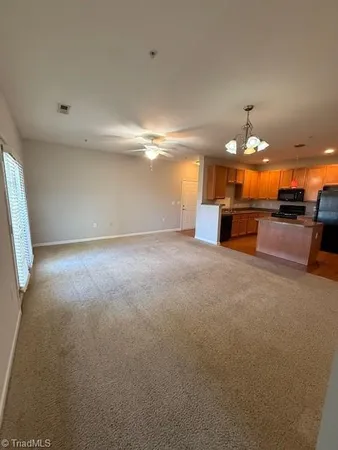 $1,250 | 2422 Eagle Creek Court, Unit 302, Winston-Salem, NC 27103