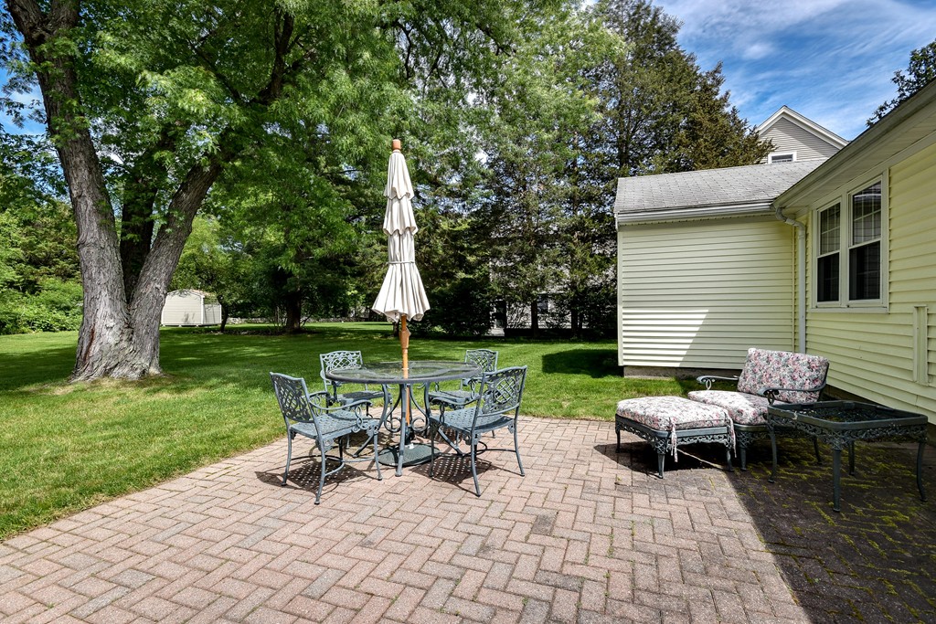 22 Gloucester Road Westwood, MA 02090 - Photo 4 of 17 Gallery Image 4