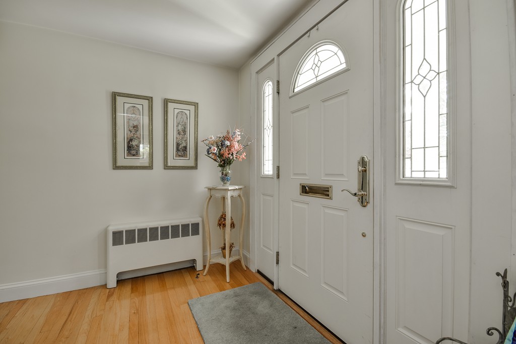 22 Gloucester Road Westwood, MA 02090 - Photo 5 of 17 Gallery Image 5