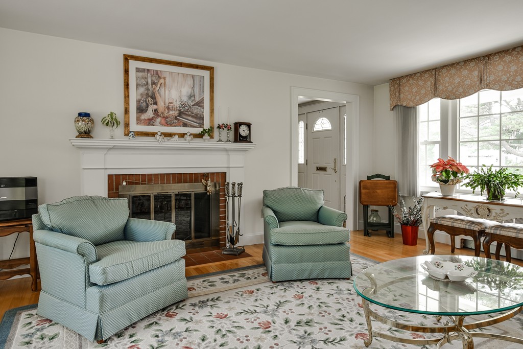 22 Gloucester Road Westwood, MA 02090 - Photo 7 of 17 Gallery Image 7