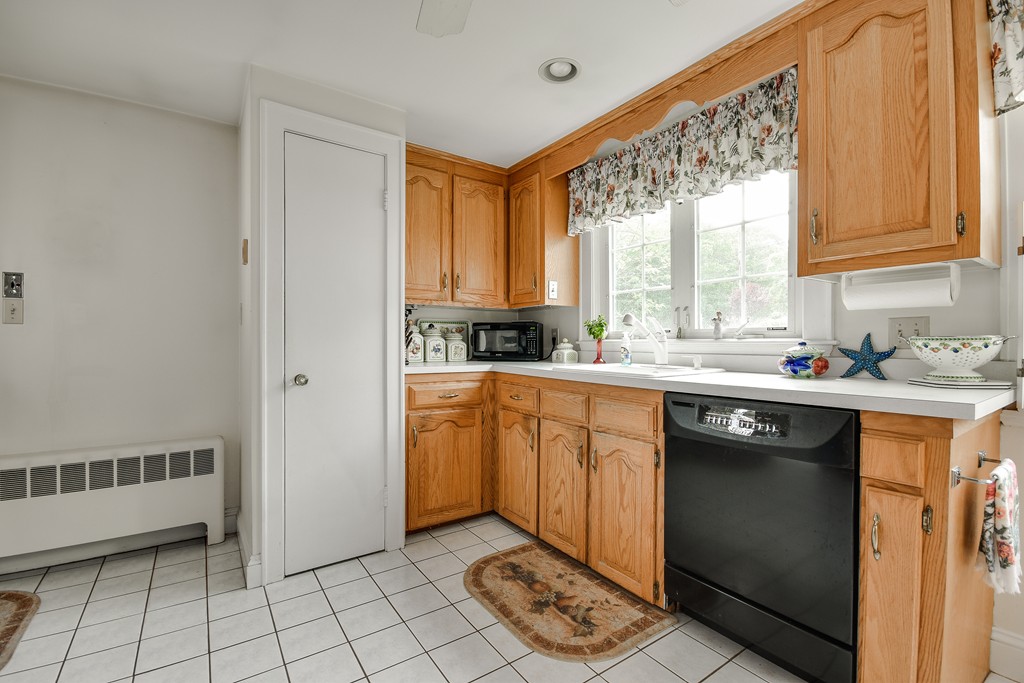 22 Gloucester Road Westwood, MA 02090 - Photo 9 of 17 Gallery Image 9