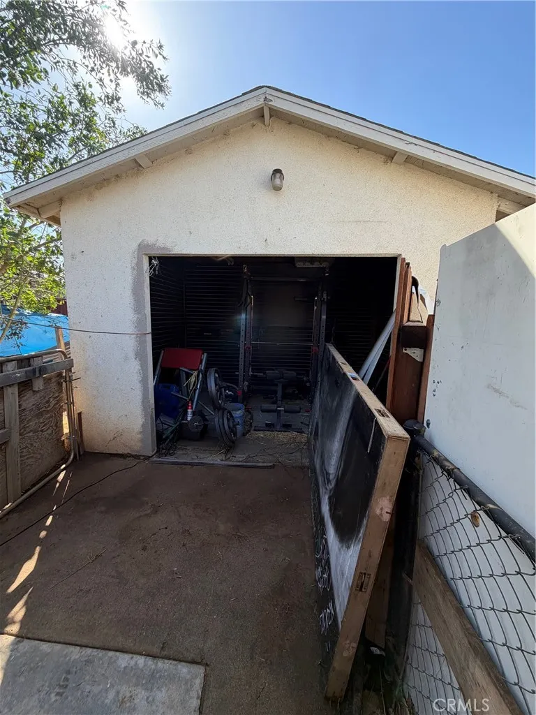 5484 Cedar Street Jurupa Valley, CA 92509 - Photo 11 of 19 Shed