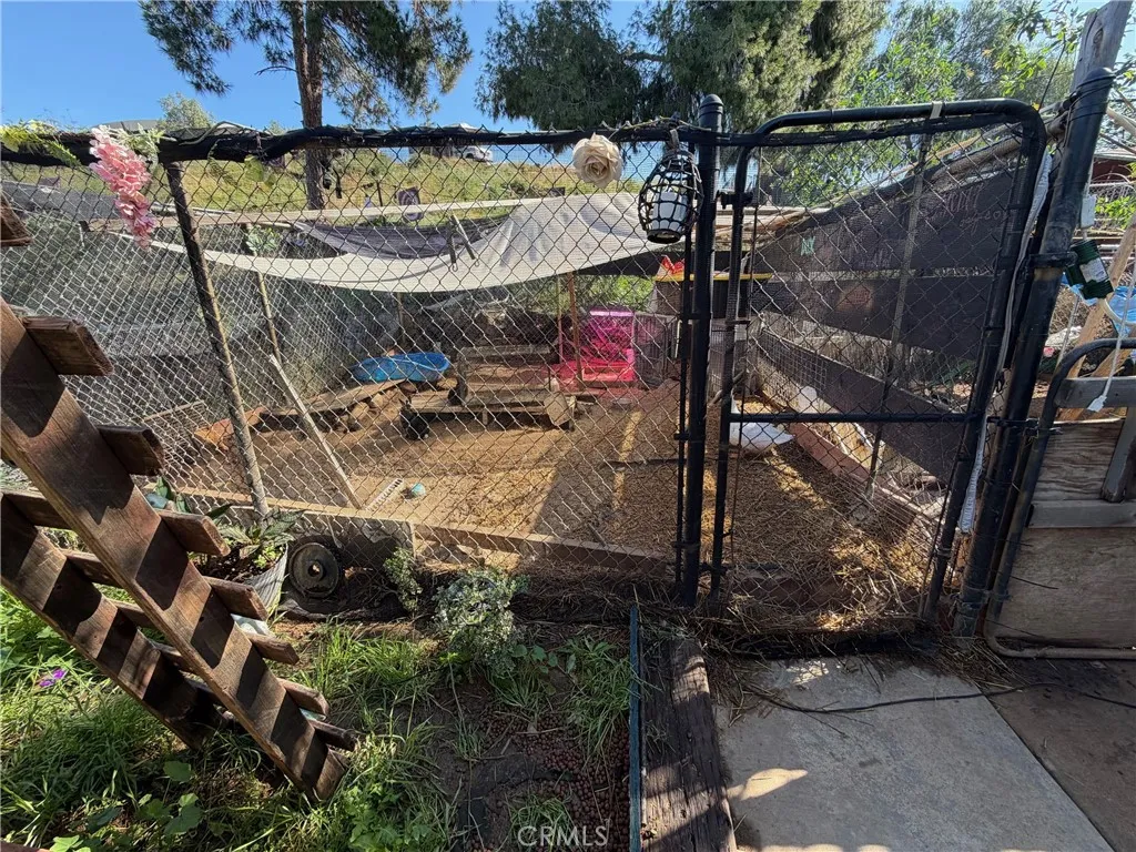 5484 Cedar Street Jurupa Valley, CA 92509 - Photo 12 of 19 Chicken Coop
