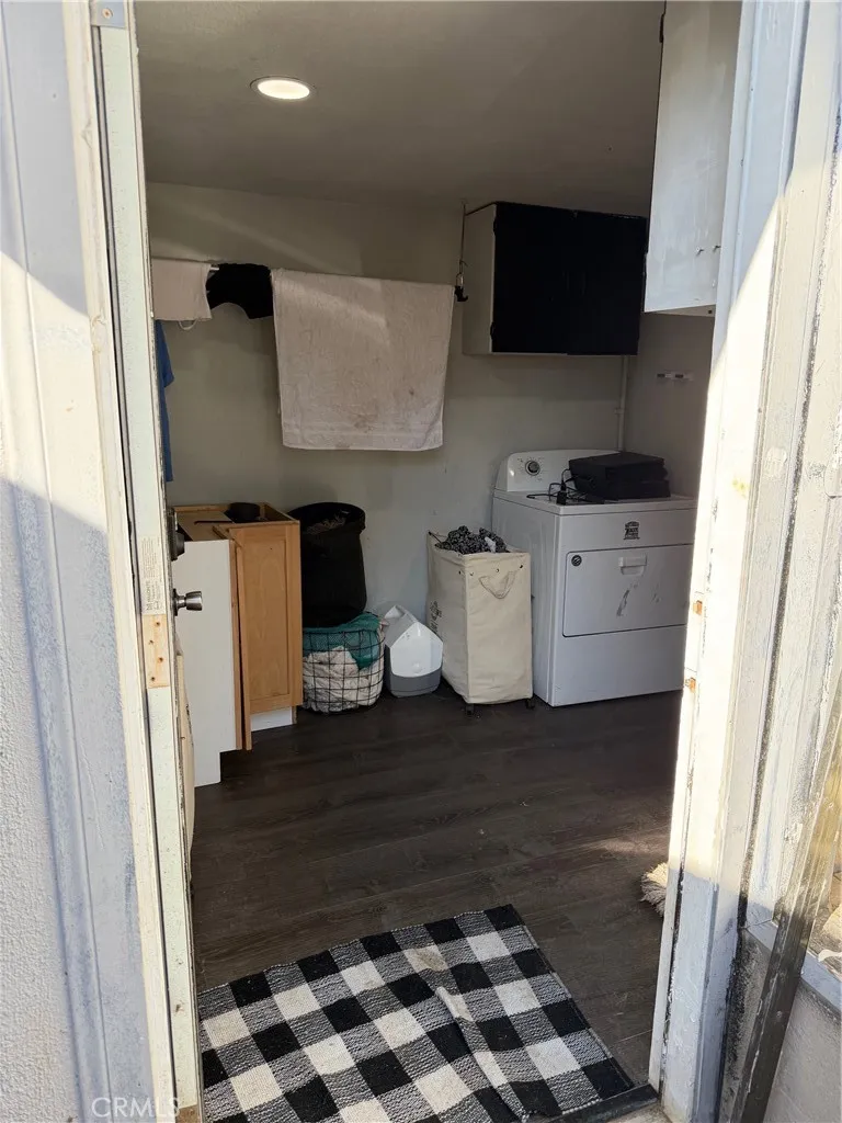 5484 Cedar Street Jurupa Valley, CA 92509 - Photo 15 of 19 Laundry Room