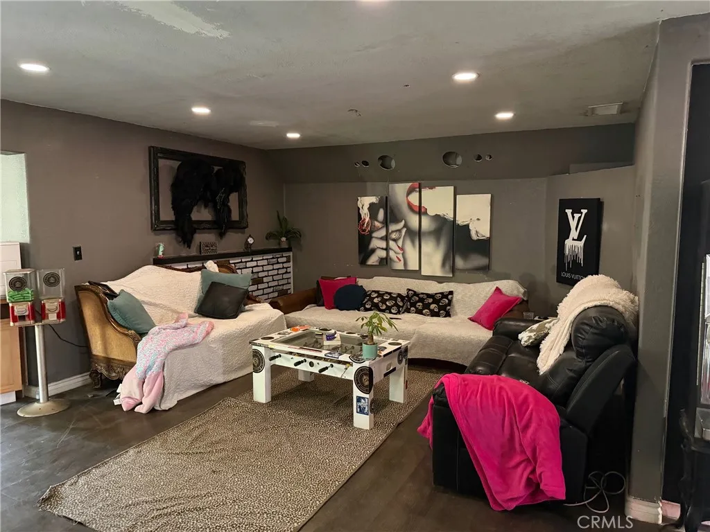 5484 Cedar Street Jurupa Valley, CA 92509 - Photo 3 of 19 Living Room