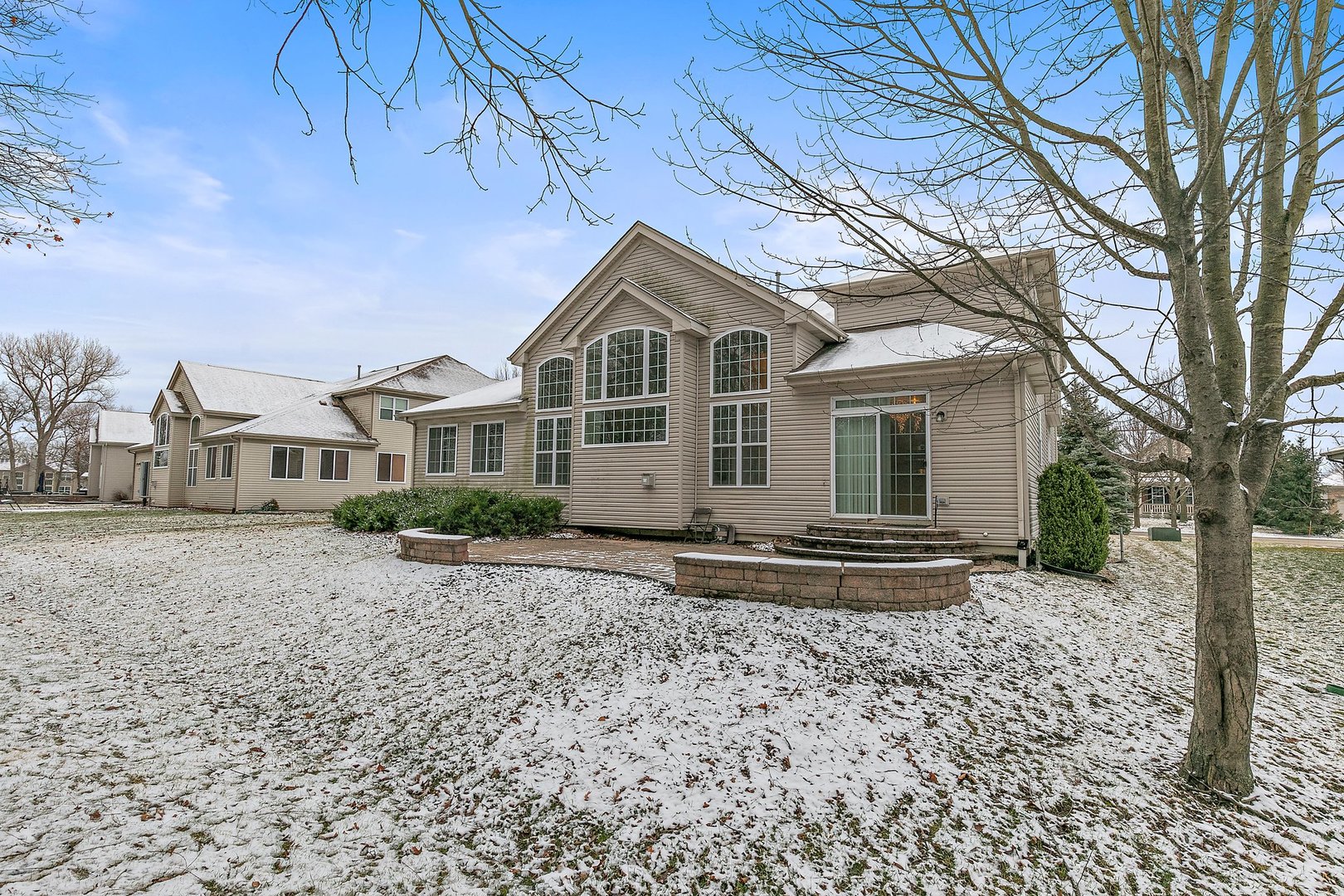 5734 Red Oak Drive Hoffman Estates, IL 60192 - Photo 31 of 31 a front view of a house with yard