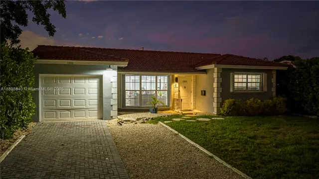 $999,995 | 1305 Funston Street, Hollywood, FL 33019