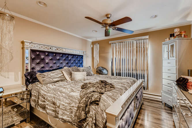 5815 South May Street Chicago, IL 60621 - Photo 10 of 26 a view of a room with gym equipment