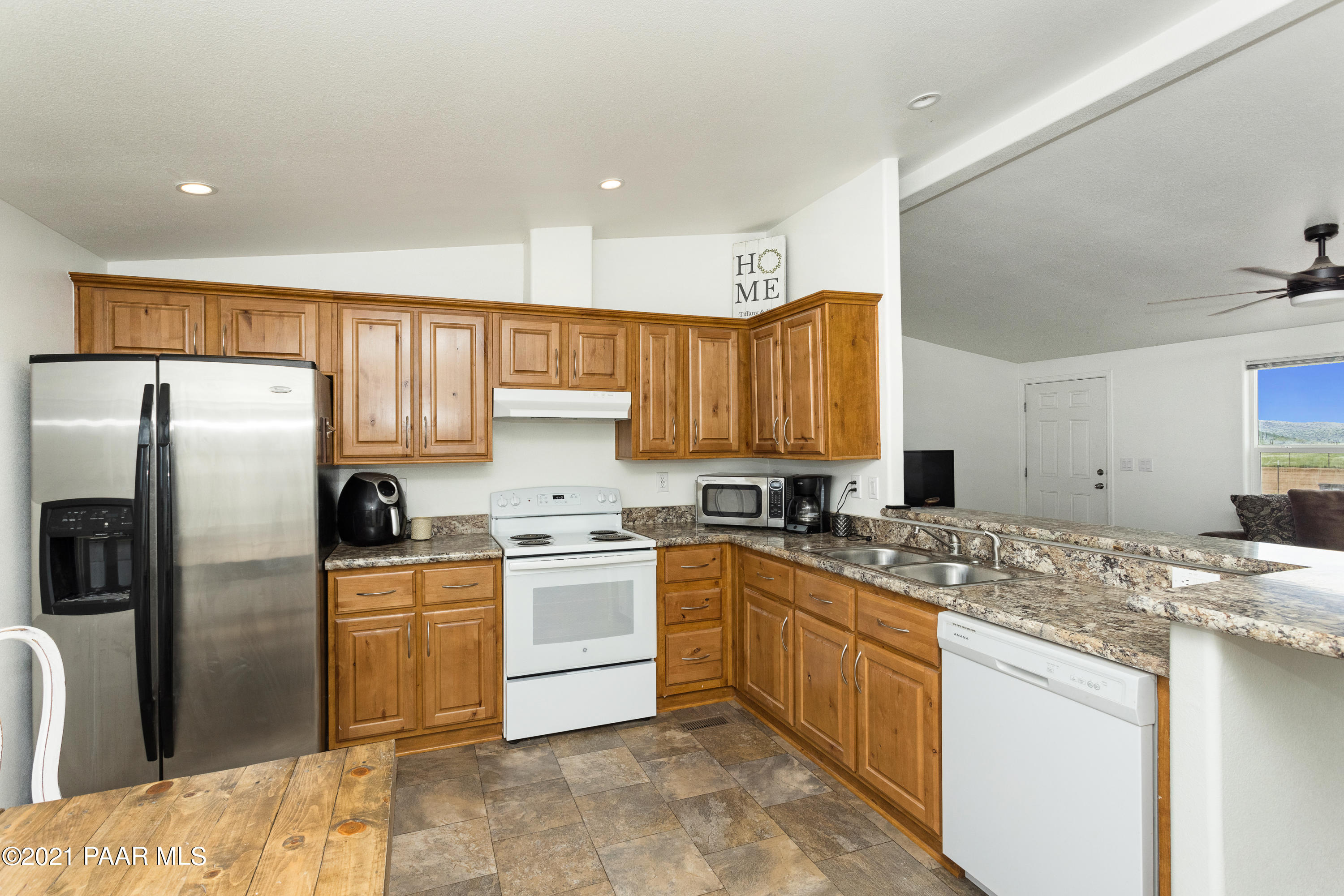 23350 North Headwaters Road Paulden, AZ 86334 - Photo 8 of 33 Kitchen - Light and Bright