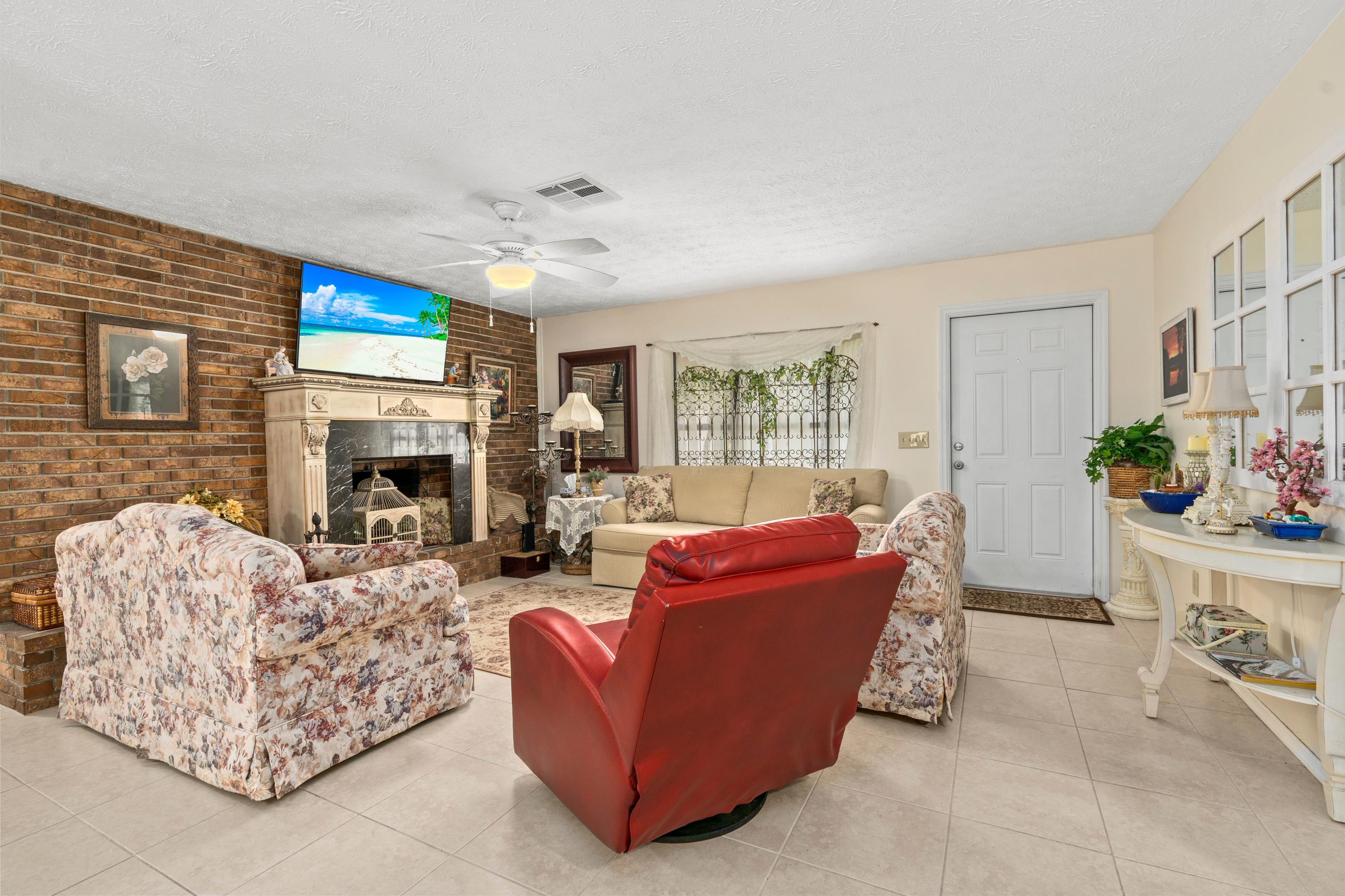 1282 Southwest Chase Road Port St. Lucie, FL 34953 - Photo 4 of 27 living