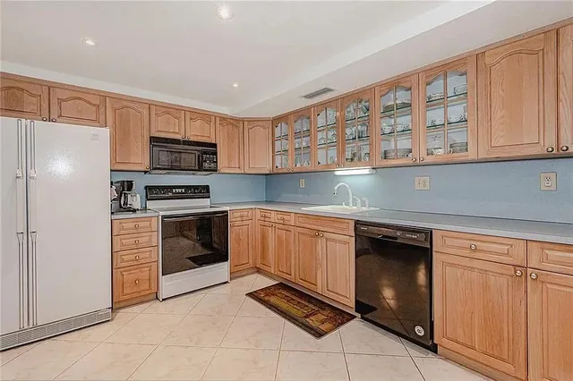 $3,600 | 1600 South Ocean Drive, Unit 3J, Hollywood, FL 33019