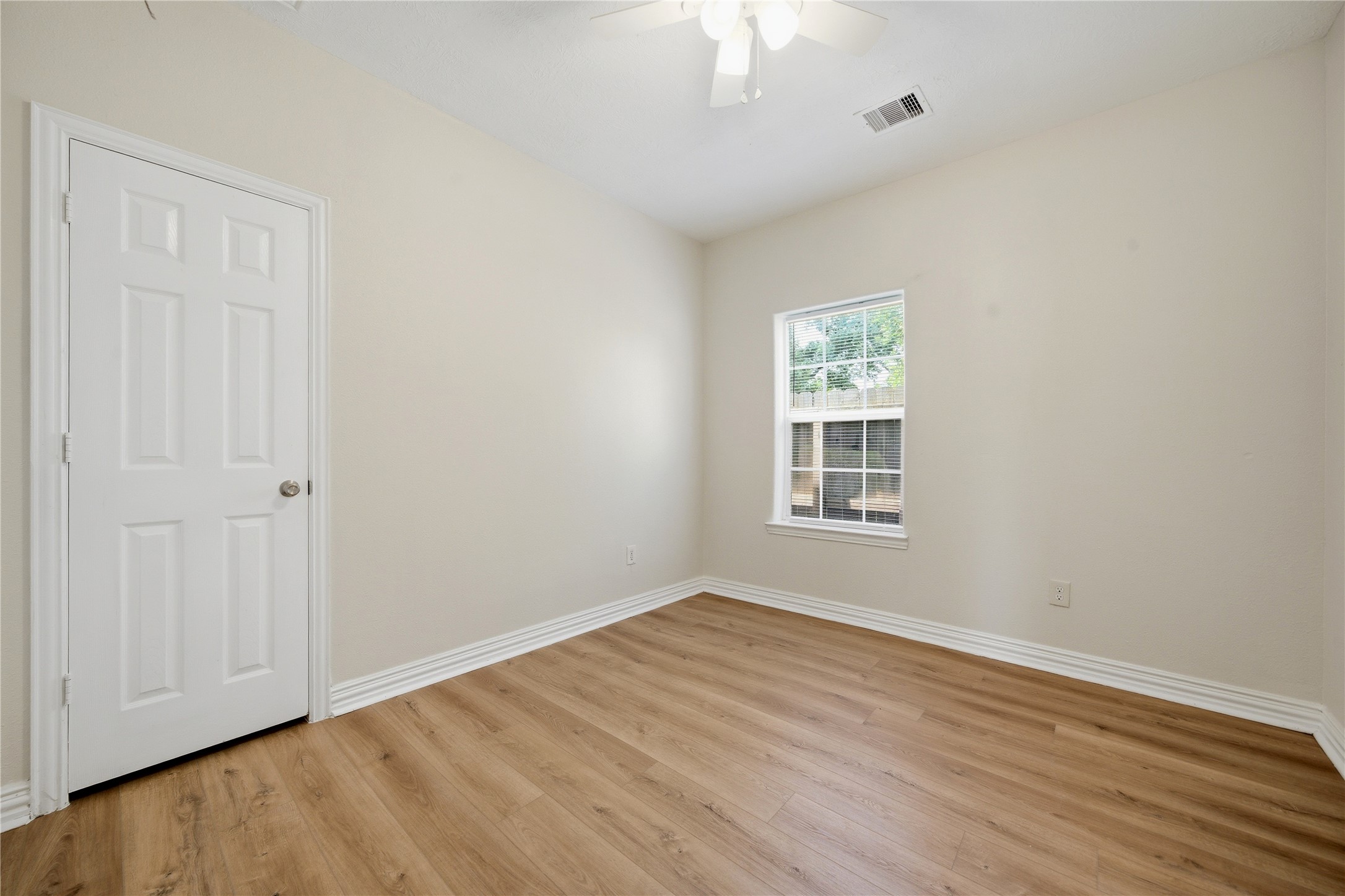 3001 Wayne Street Houston, TX 77026 - Photo 23 of 31 Bedroom #4
