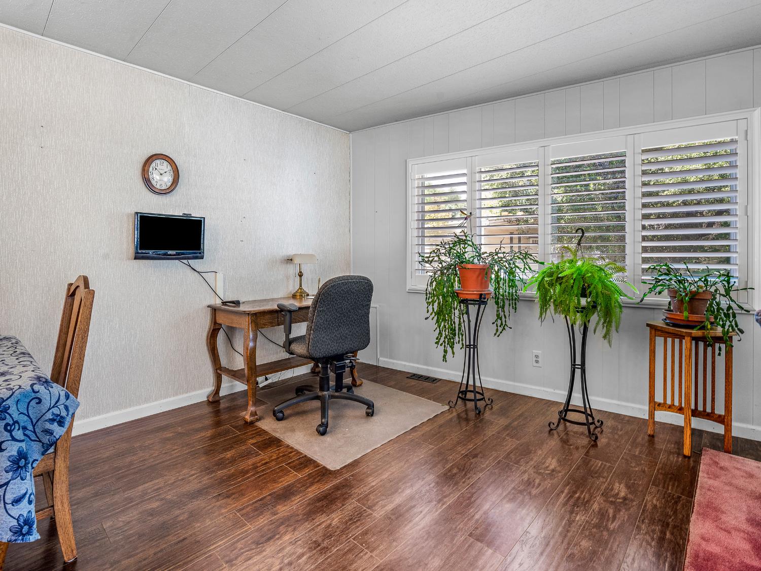 2850 Hidden Springs Circle Placerville, CA 95667 - Photo 11 of 40 a workspace with furniture window and wooden floor