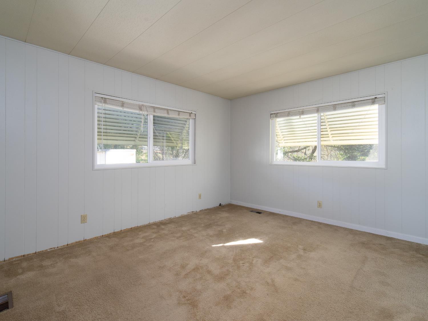 2850 Hidden Springs Circle Placerville, CA 95667 - Photo 21 of 40 an empty room with a window