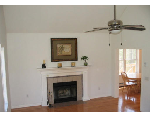 125 Benjamin Road Shirley, MA 01464 - Photo 3 of 23