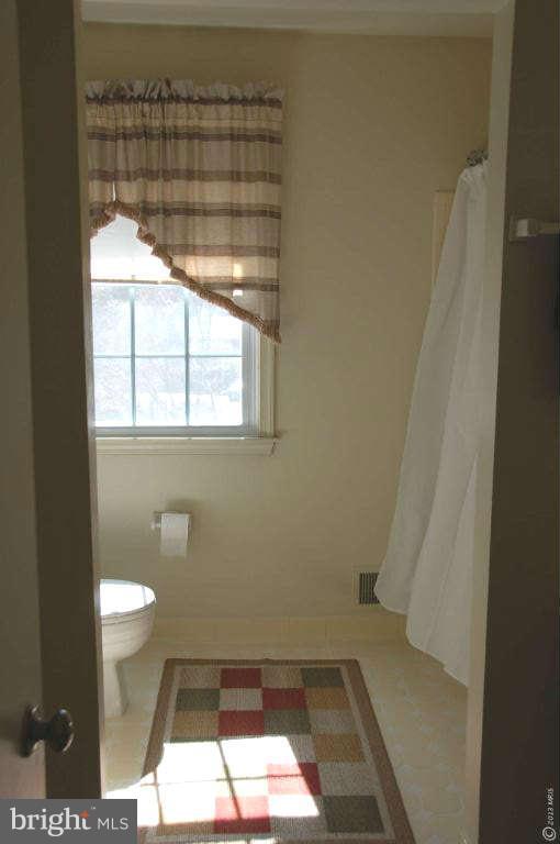 2228 Falling Creek Road Silver Spring, MD 20904 - Photo 23 of 30 Upper Level Bath