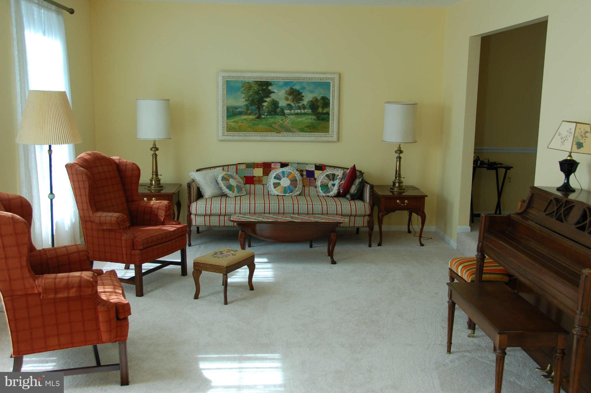 2228 Falling Creek Road Silver Spring, MD 20904 - Photo 5 of 30 Living Room