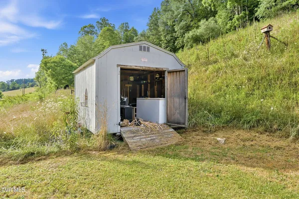 $575,000 | 431 Strong Hollow Lane, Fort Blackmore, VA 24250
