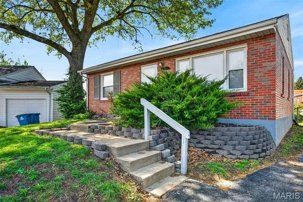 $159,900 | 9233 Meadowbrook Lane, Overland, MO 63114