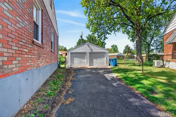 $159,900 | 9233 Meadowbrook Lane, Overland, MO 63114