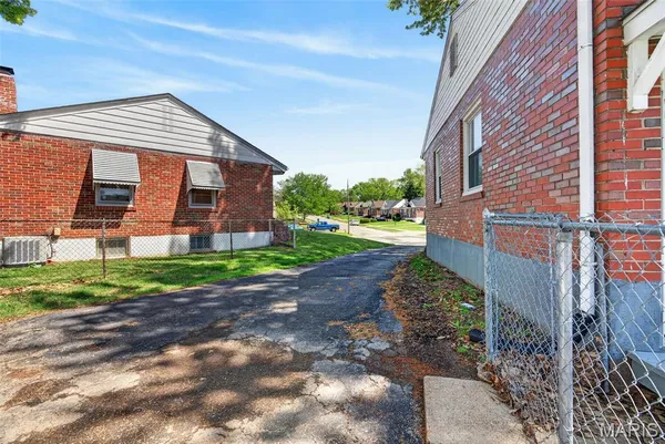 $159,900 | 9233 Meadowbrook Lane, Overland, MO 63114