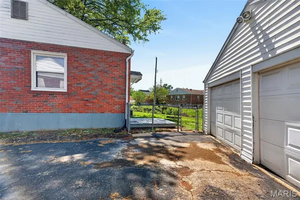 $159,900 | 9233 Meadowbrook Lane, Overland, MO 63114
