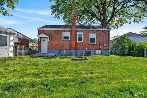 $159,900 | 9233 Meadowbrook Lane, Overland, MO 63114