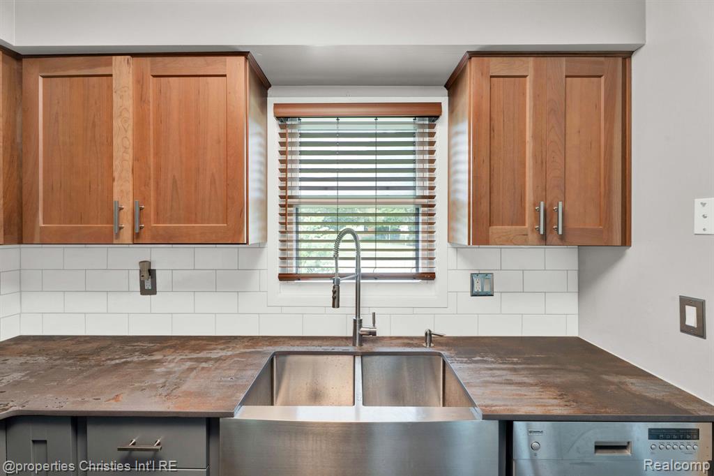 5085 Crooks Road, Unit 59 Royal Oak, MI 48073 - Photo 16 of 38 Gallery Image 16