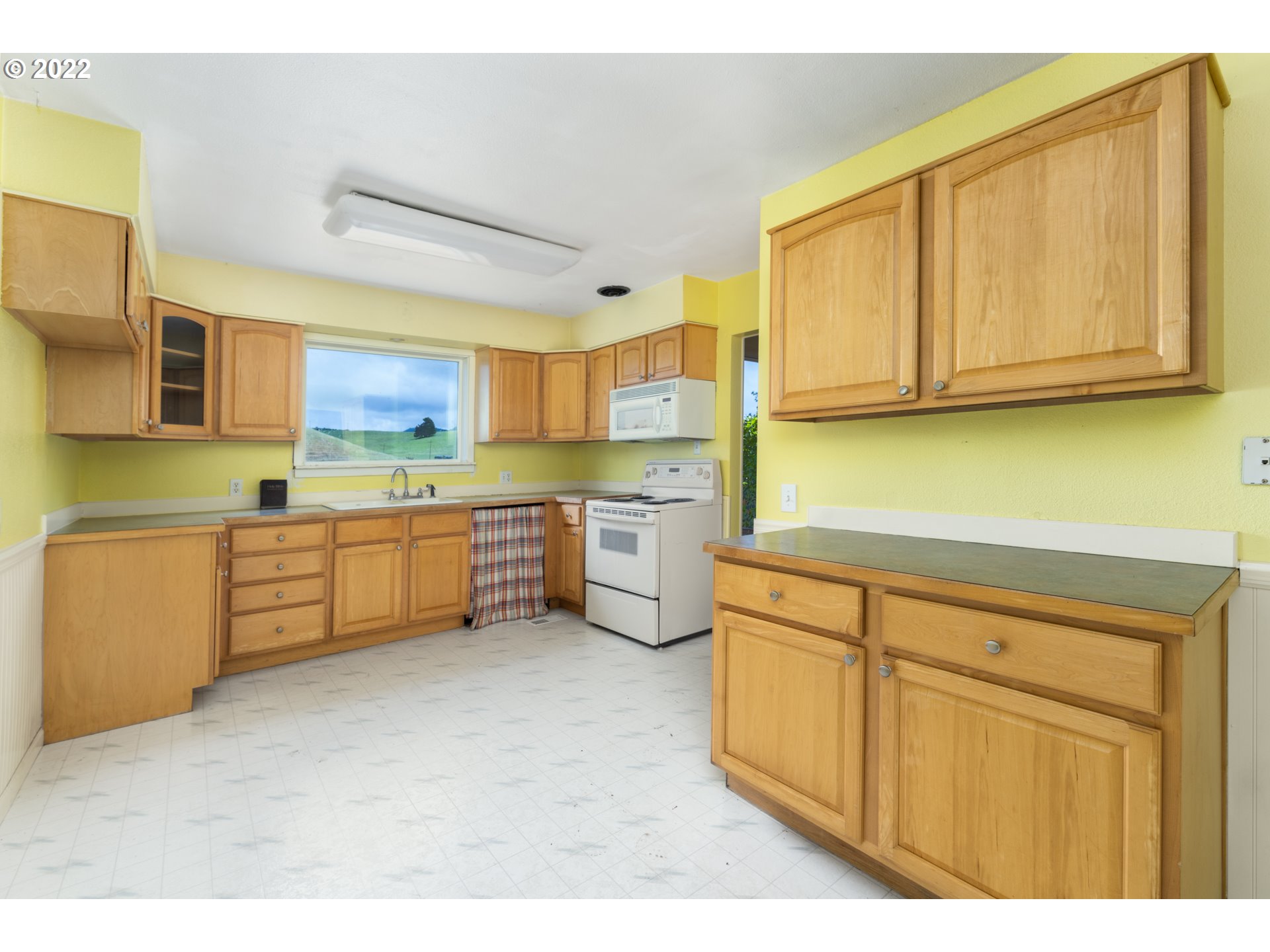 163 Rochester Bridge Road Oakland, OR 97462 - Photo 5 of 22 Gallery Image 5