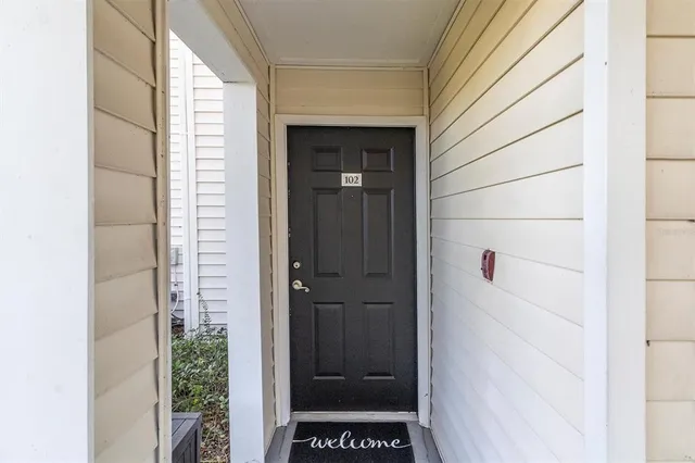 $159,900 | 3260 Haviland Court, Unit 102, Palm Harbor, FL 34684