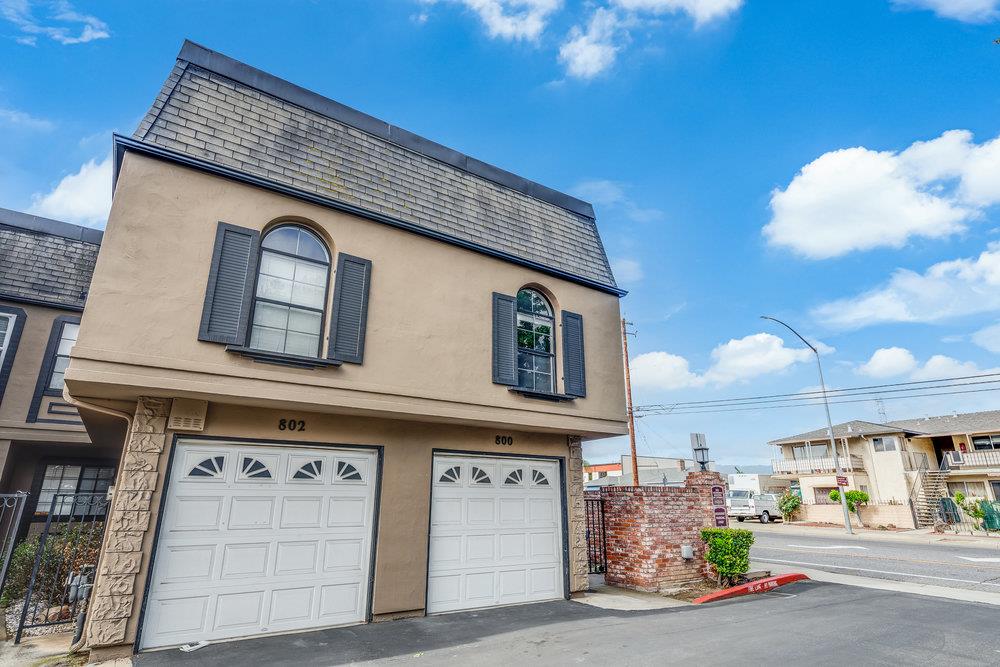 800 Rue Montagne Campbell, CA 95008 - Photo 2 of 53 a front view of a building with white walls