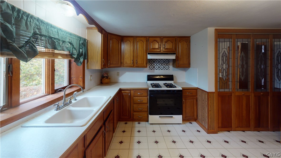 5023 Bear Road Clay, NY 13212 - Photo 12 of 24