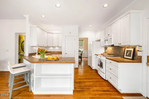 $750,000 | 109 Oak Park Drive, Chapel Hill, NC 27517