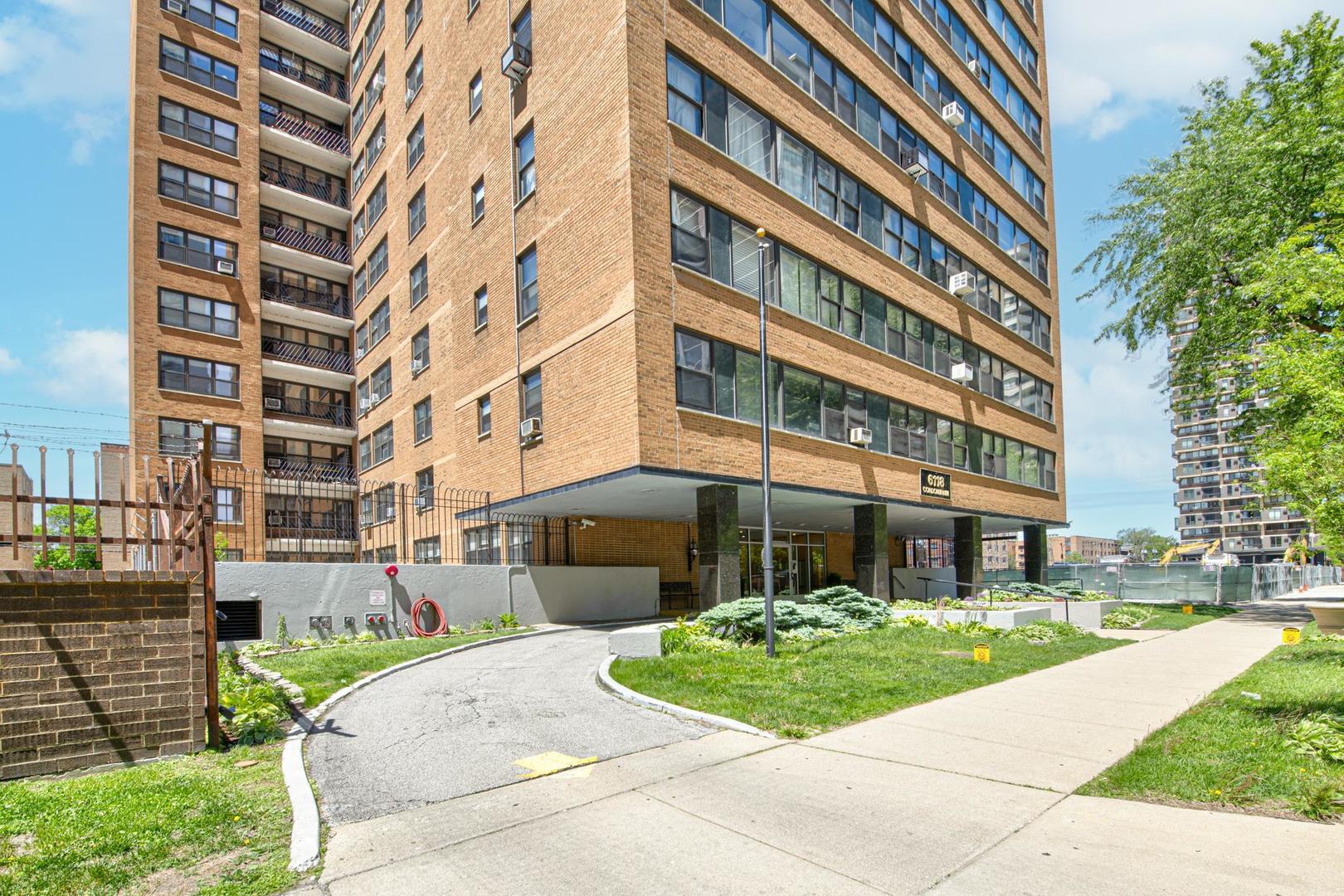6118 North Sheridan Road, Unit 506 Chicago, IL 60660 - Photo 2 of 13