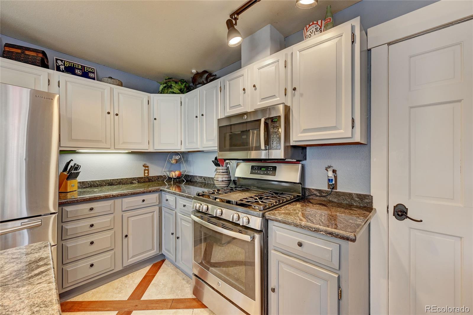 32811 Buffalo Creek Road Evergreen, CO 80439 - Photo 10 of 39 Gallery Image 10