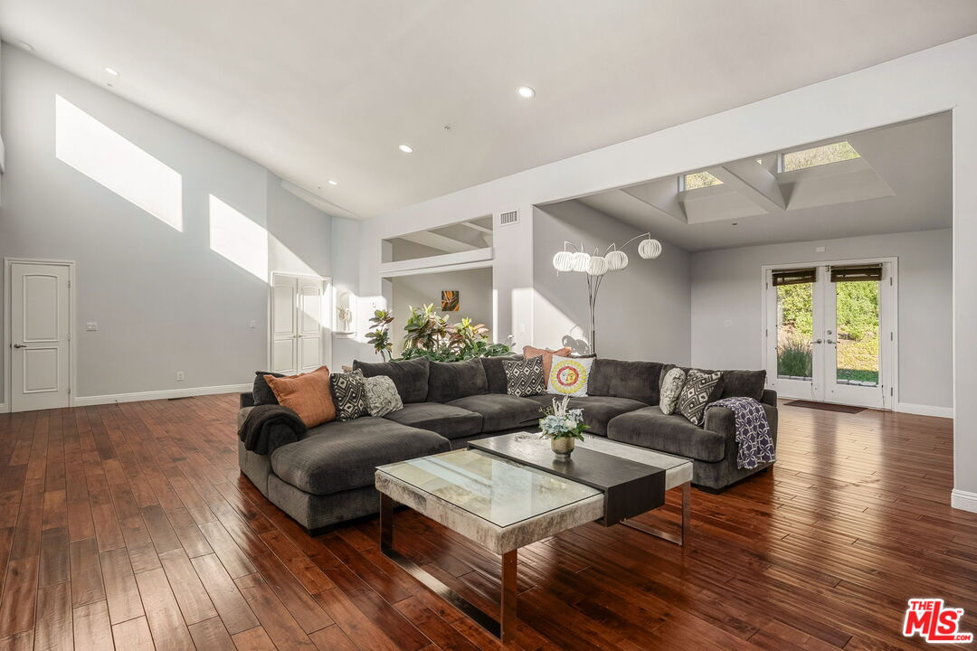 3701 Kanan Road Agoura Hills, CA 91301 - Photo 6 of 17