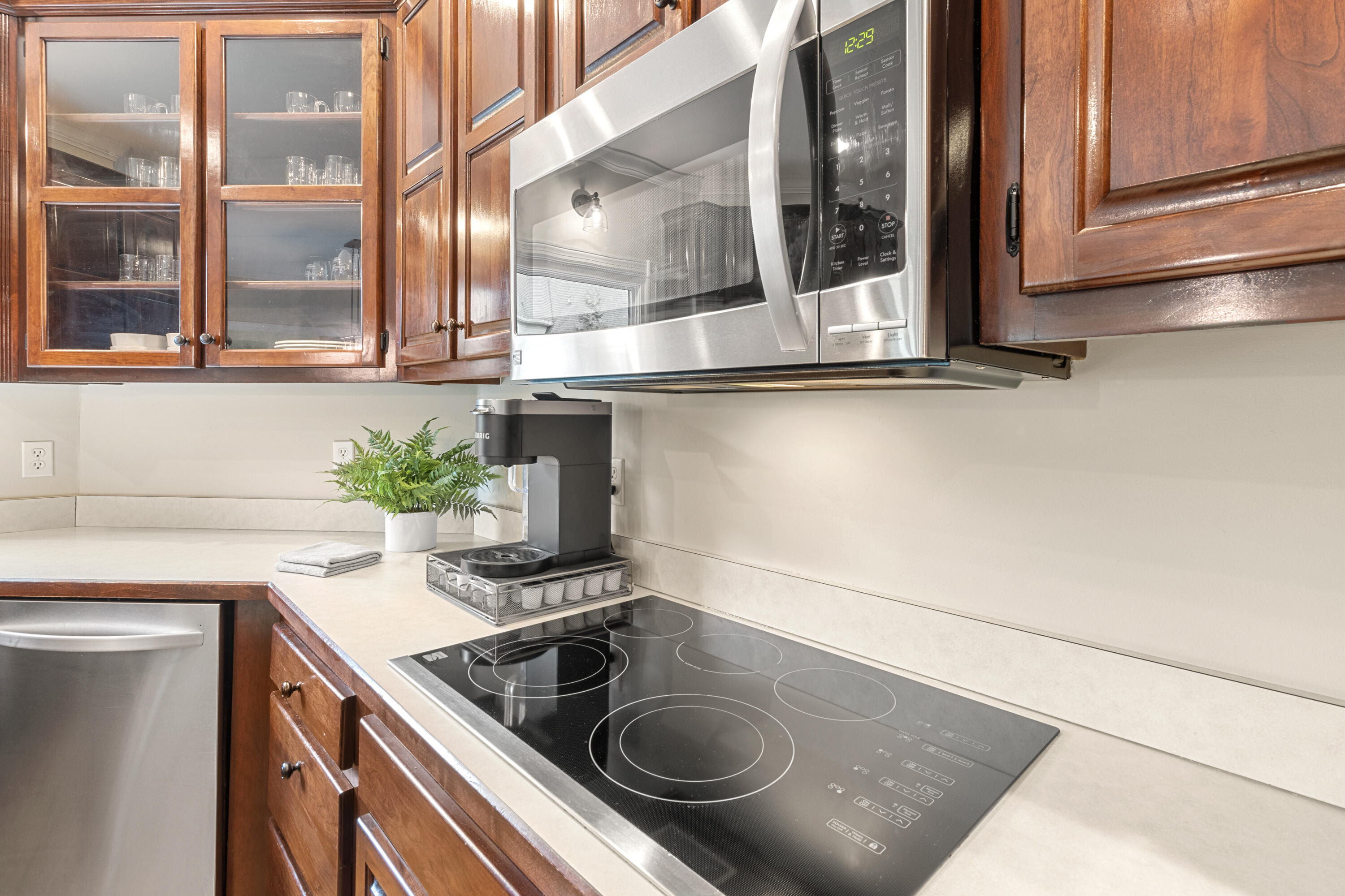 1522 Ramsgate Parkway Hixson, TN 37343 - Photo 32 of 99 Updated Drop-in Stovetop & Microwave