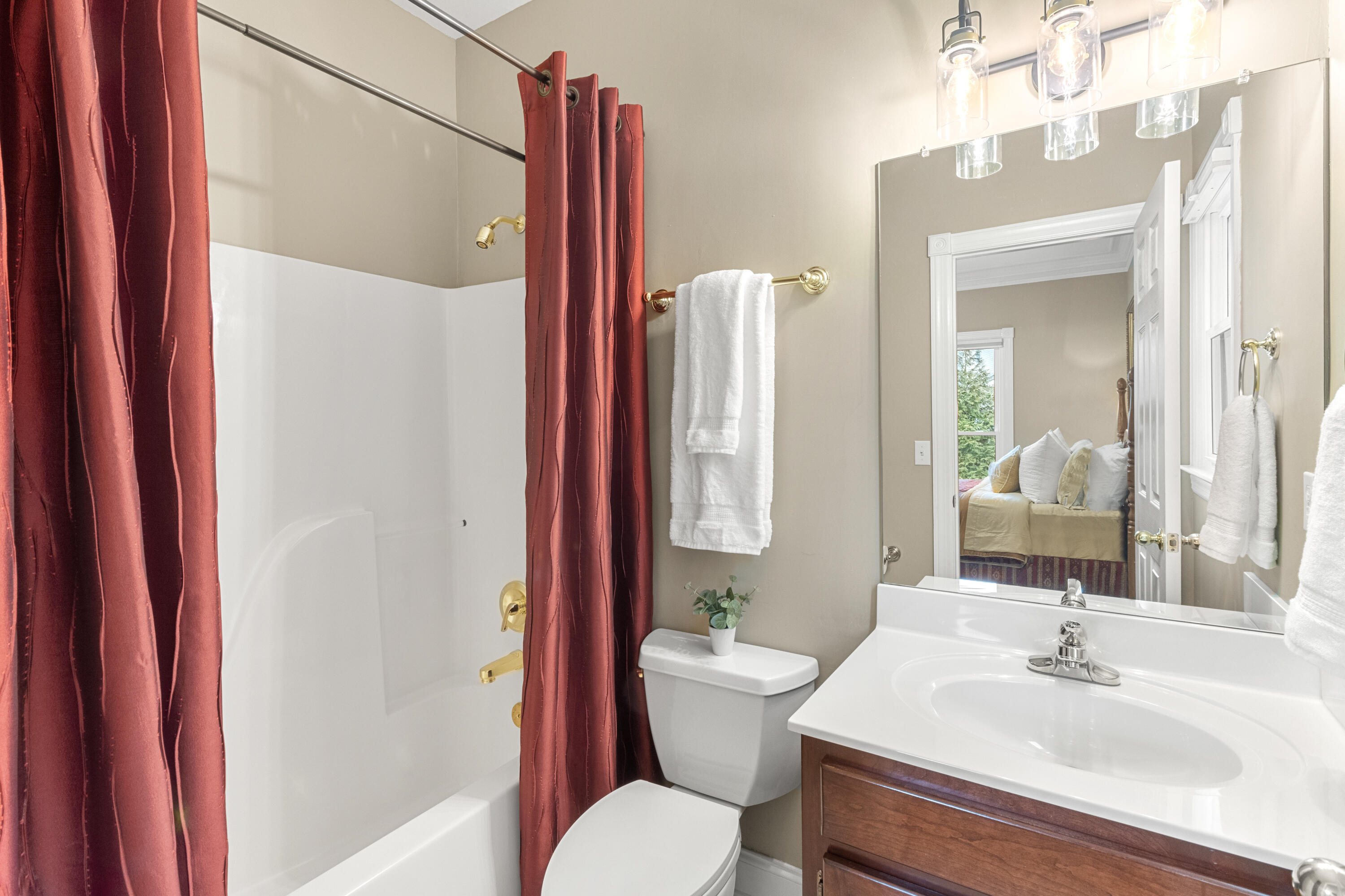 1522 Ramsgate Parkway Hixson, TN 37343 - Photo 37 of 99 Guest Bathroom on Main Level