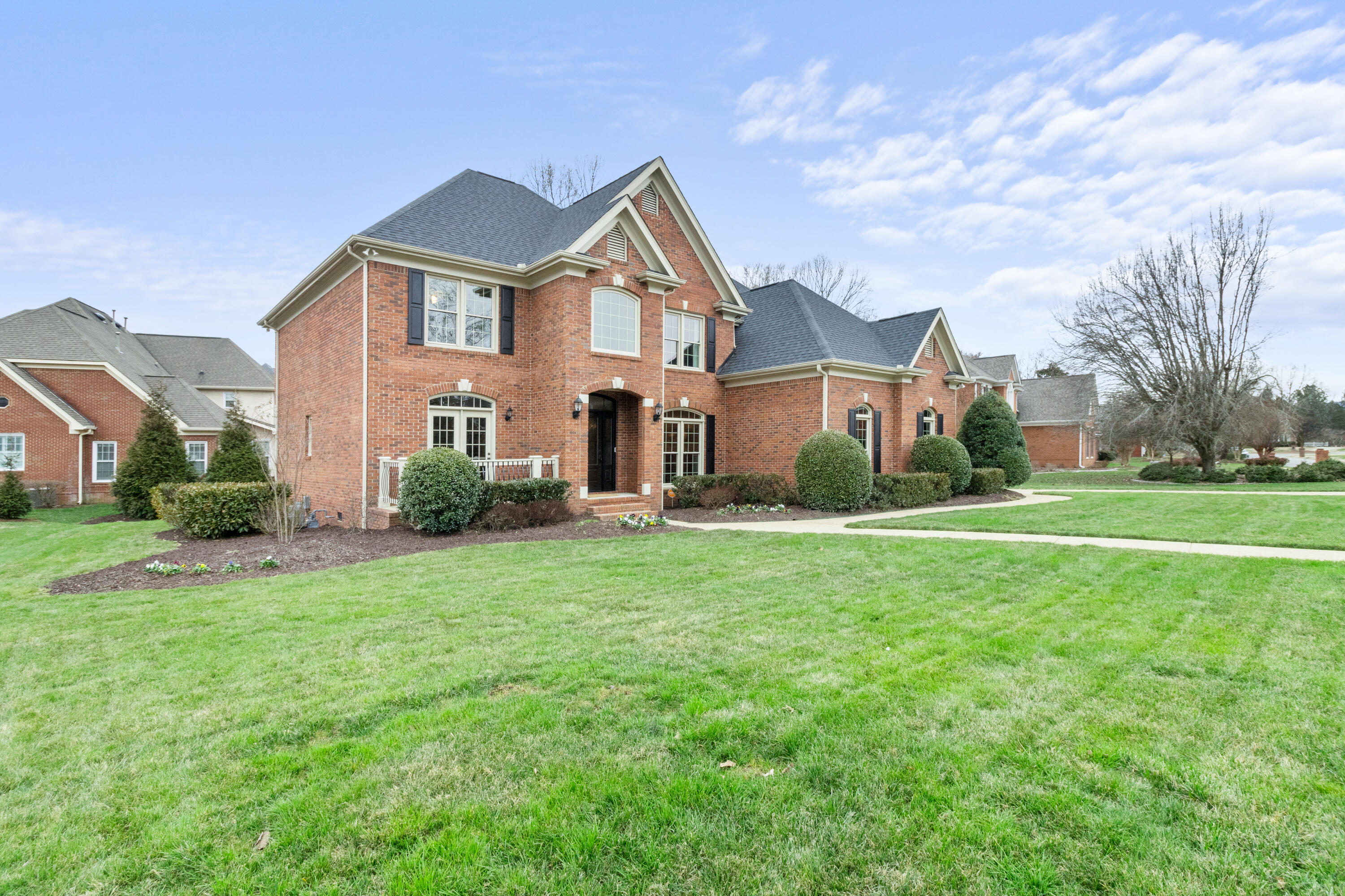 1522 Ramsgate Parkway Hixson, TN 37343 - Photo 4 of 99 Level, Meticulous Yard