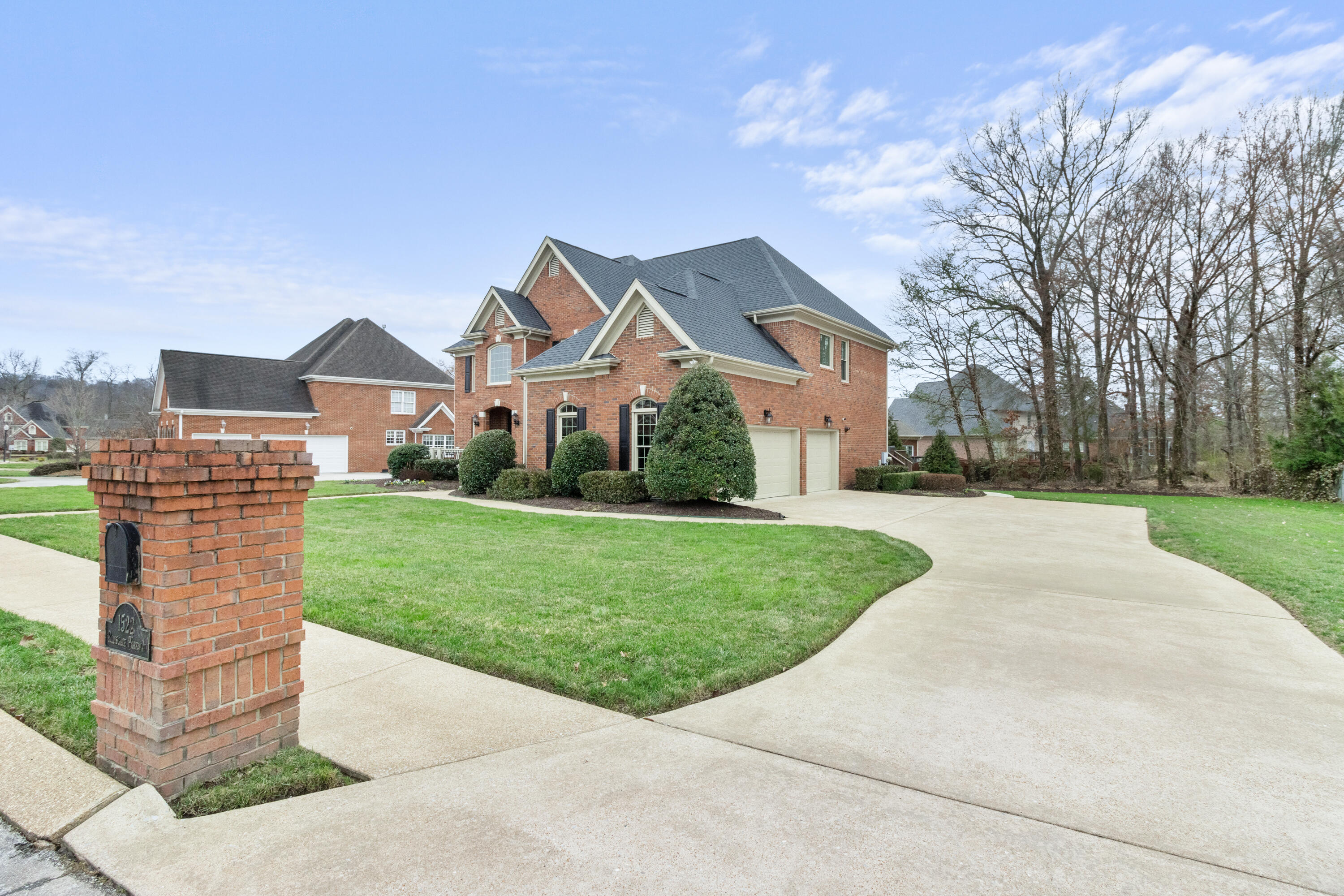 1522 Ramsgate Parkway Hixson, TN 37343 - Photo 5 of 99 Large 3 Car Garage w/Extra Parking Space