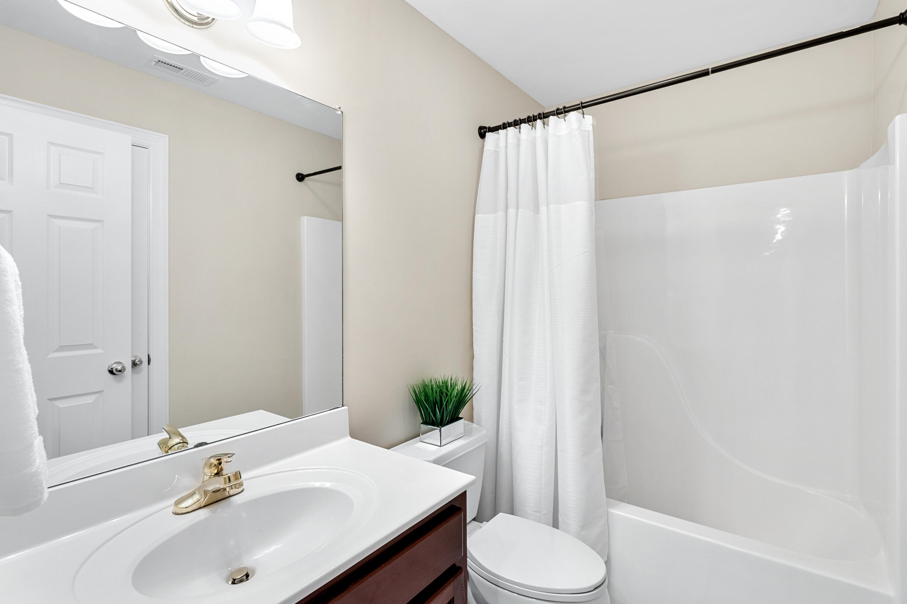 1522 Ramsgate Parkway Hixson, TN 37343 - Photo 63 of 99 Hallway Bathroom