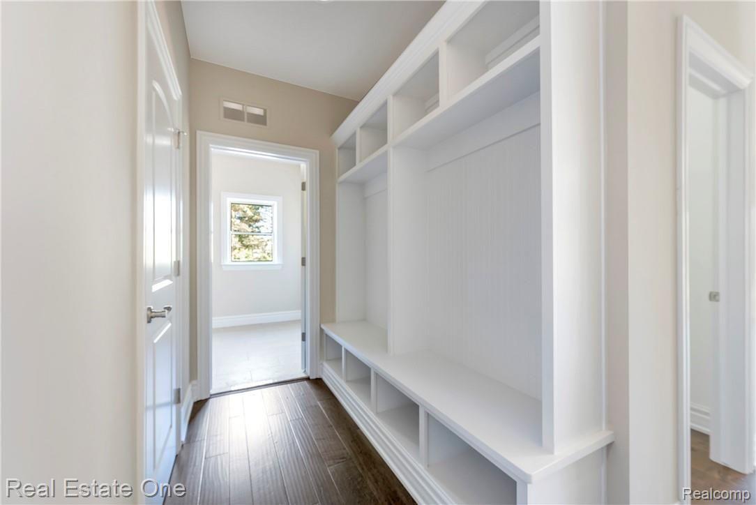 5870 Donaldson Road Troy, MI 48085 - Photo 22 of 47 5870-Donaldson-Dr-Troy-MI-48085-windowstill-22.jpg